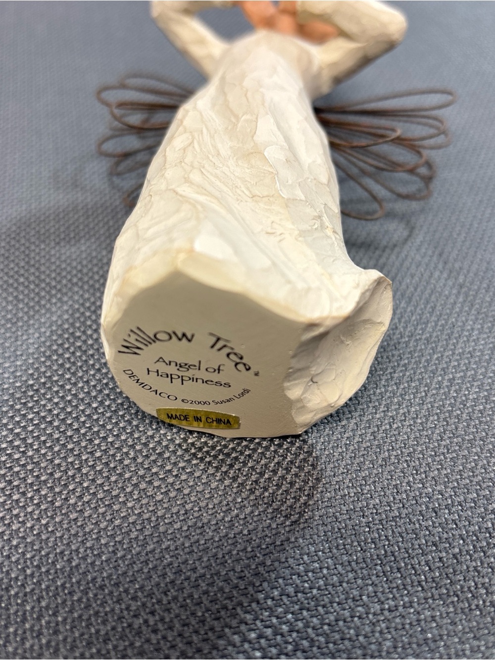 Willow Tree Angel of Happiness figurine by Demdaco sculpted resin & wire wings. - Picture 4 of 5